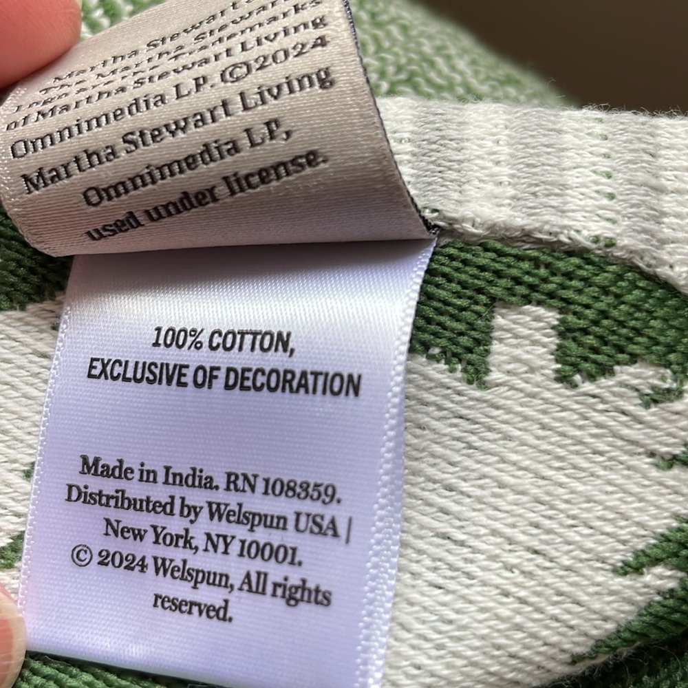 MARTHA STEWART🌲Set of 2 Evergreen Trees Bath Towels 🌲NWT🌲Beautiful Quality 🌲 - Picture 9 of 10